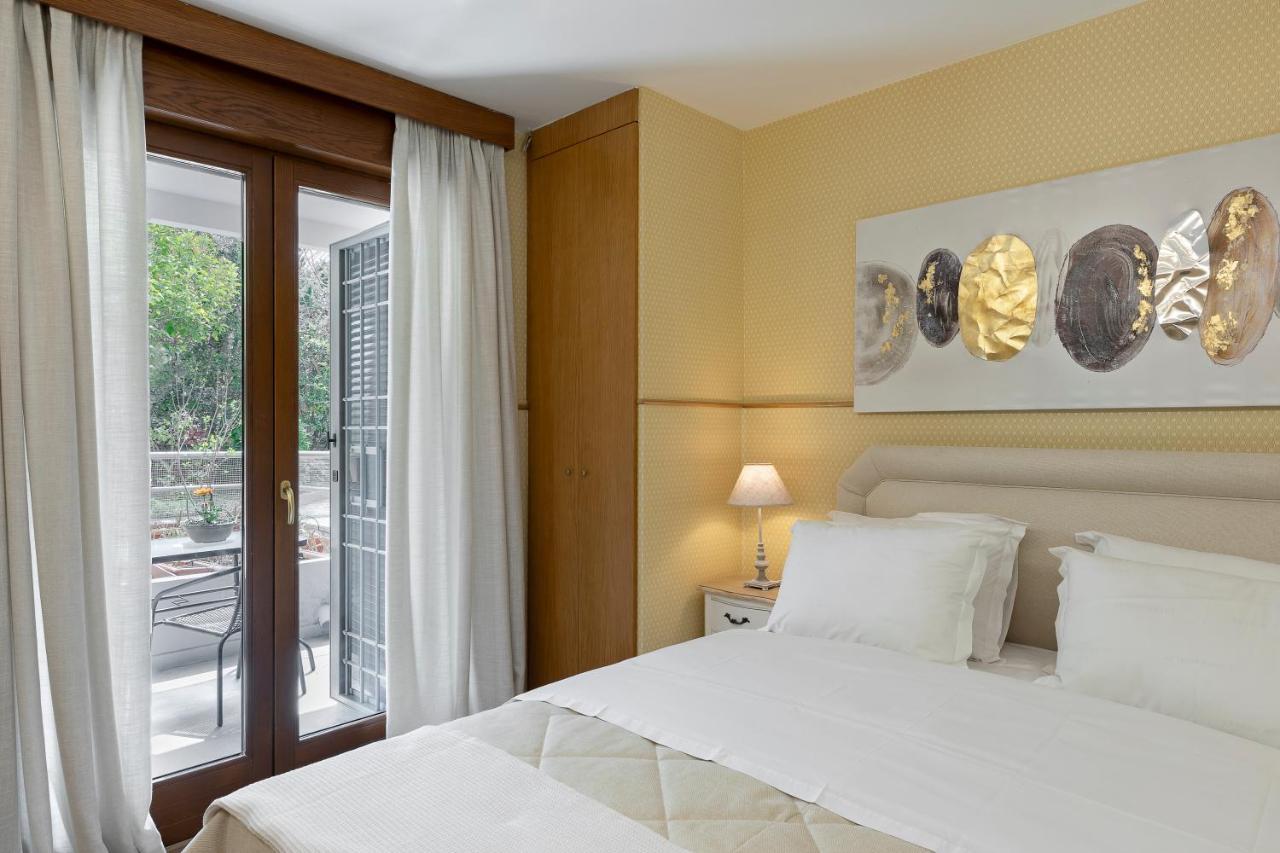 Vouliagmeni'S Elegance By Acropolis Suites Atenas Exterior foto